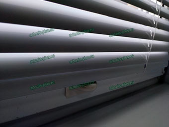 Алюминиевые горизонтальные жалюзи HOLIS в медицинский кабинет Ульяновск