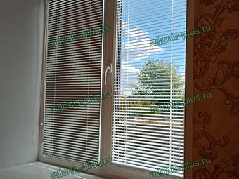 Алюминиевые горизонтальные жалюзи ISOTRA HIT на окна ПВХ Ульяновск