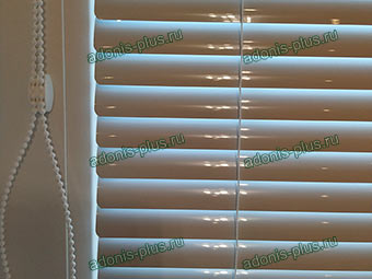 Алюминиевые горизонтальные жалюзи ISOTRA HIT на окна ПВХ Ульяновск