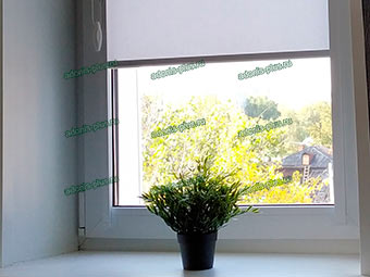 Кассетные рулонные шторы UNI на окна ПВХ. Ткань ОМЕГА AMIGO Ульяновск